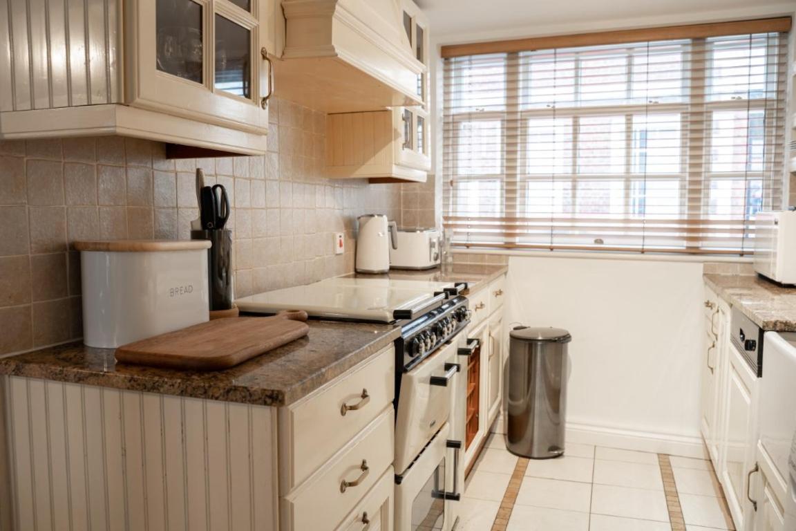 הוילה Perfectly Located Central Chester Town House -2Br מראה חיצוני תמונה